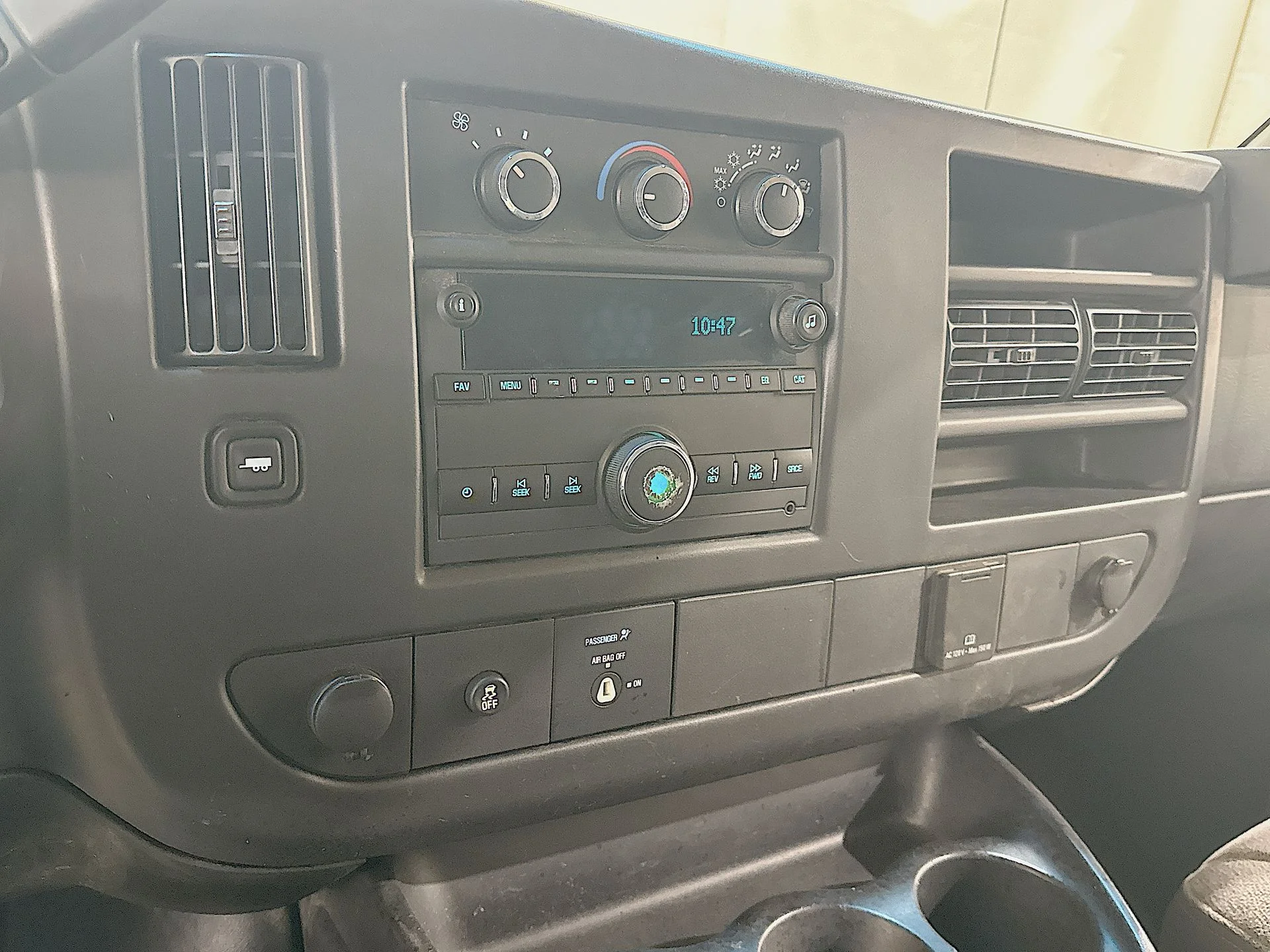 Used 2016 SUMMIT WHITE GMC Work Van image 15