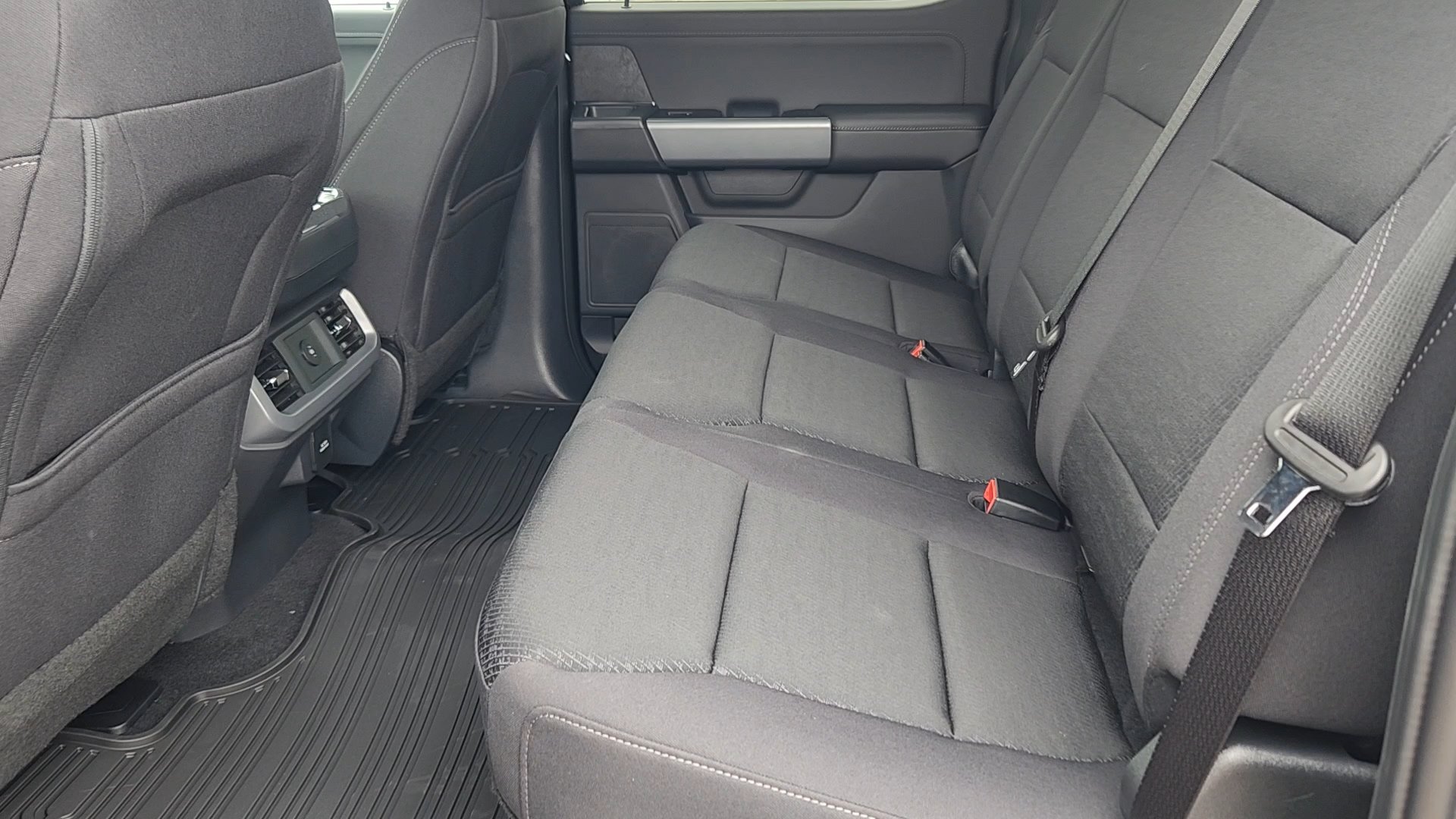 New 2026 Agate Black Metallic Ford XLT image 21