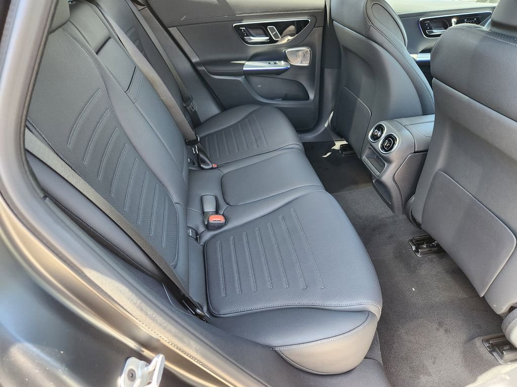 New 2026 MANUFAKTUR Graphite Grey Magno Mercedes-Benz GLC300 4MATIC® image 18