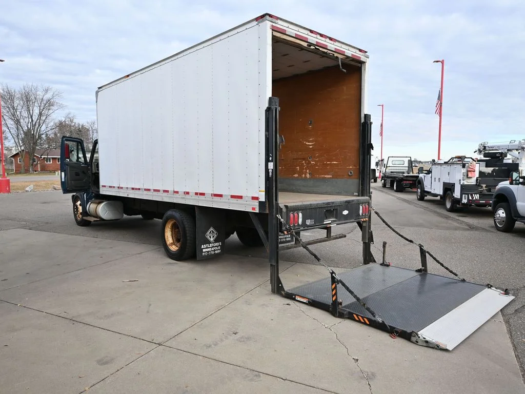 Used 2013 Blue International Series 4400 image 18