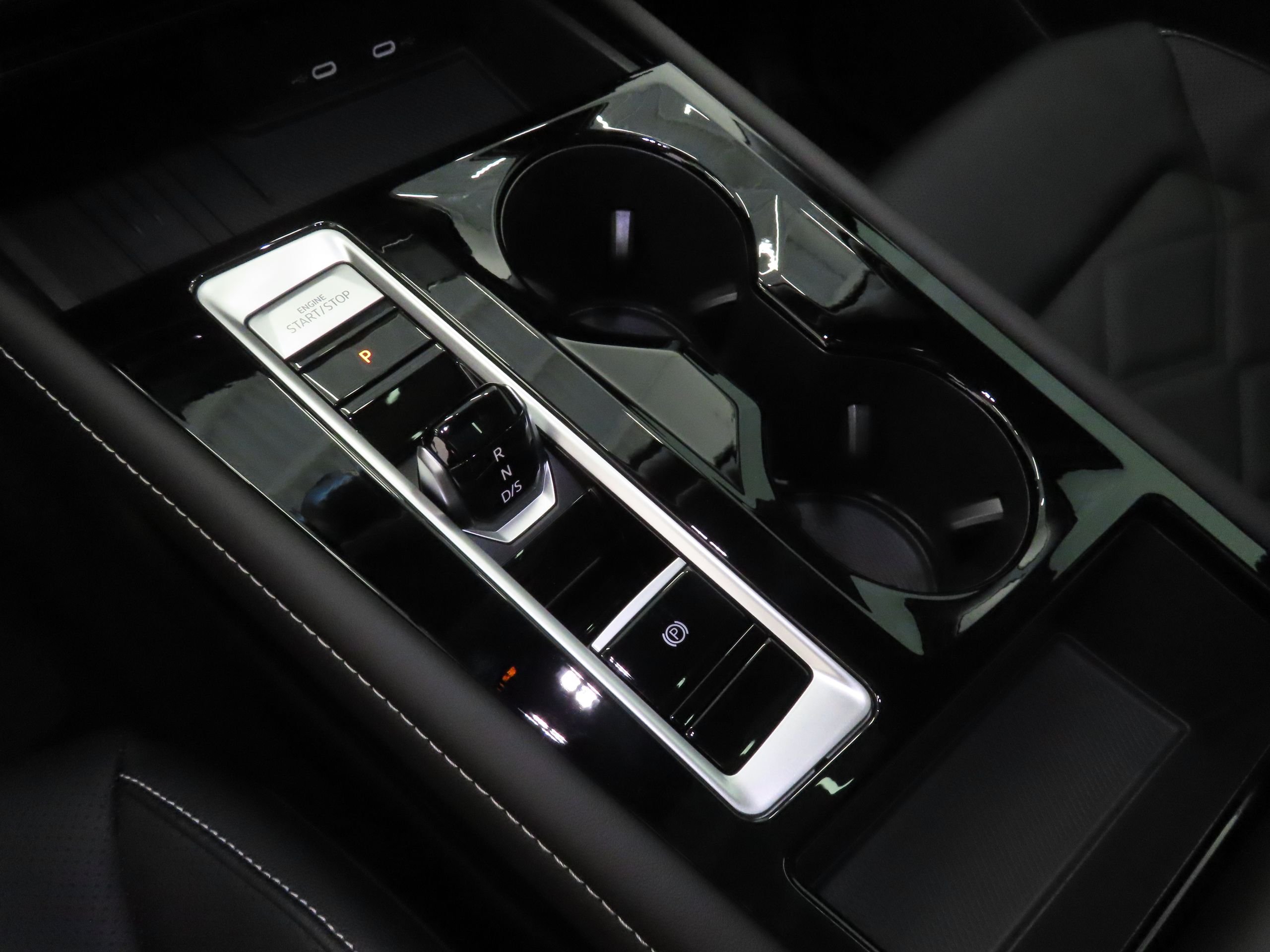 New 2026 Black Volkswagen 2.0T SE w/Technology image 16