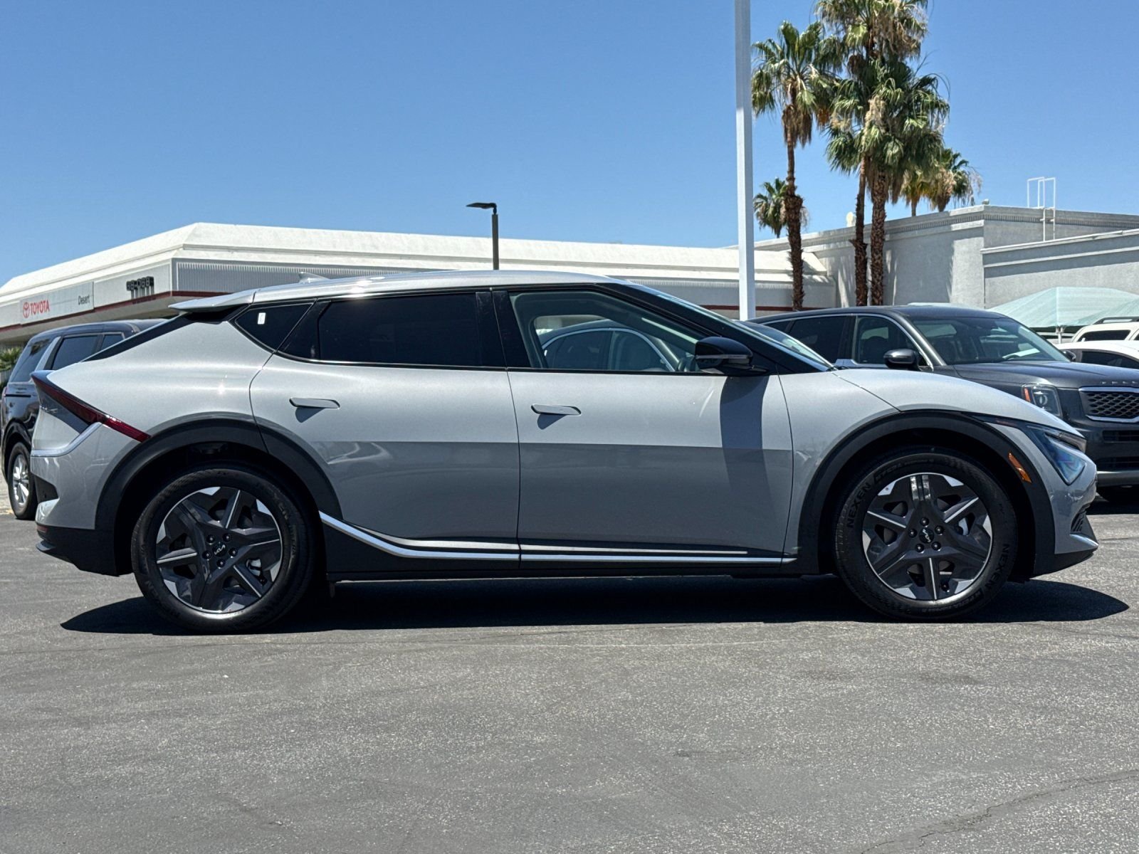 New 2026 Wolf Gray Kia LIGHT image 2