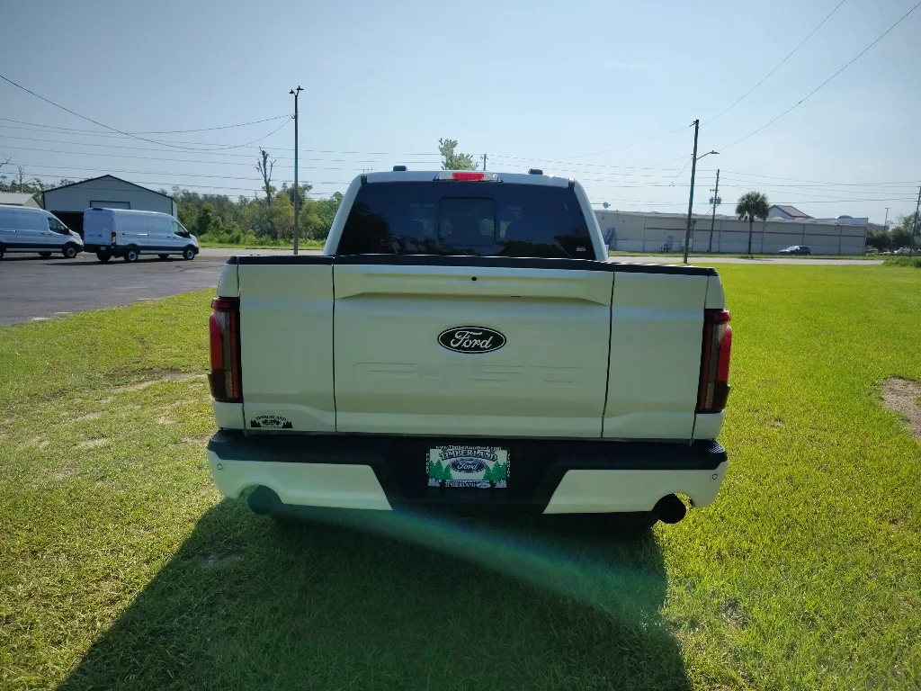 Used 2025 Star White Ford Lariat Crew Cab 4x4 image 4