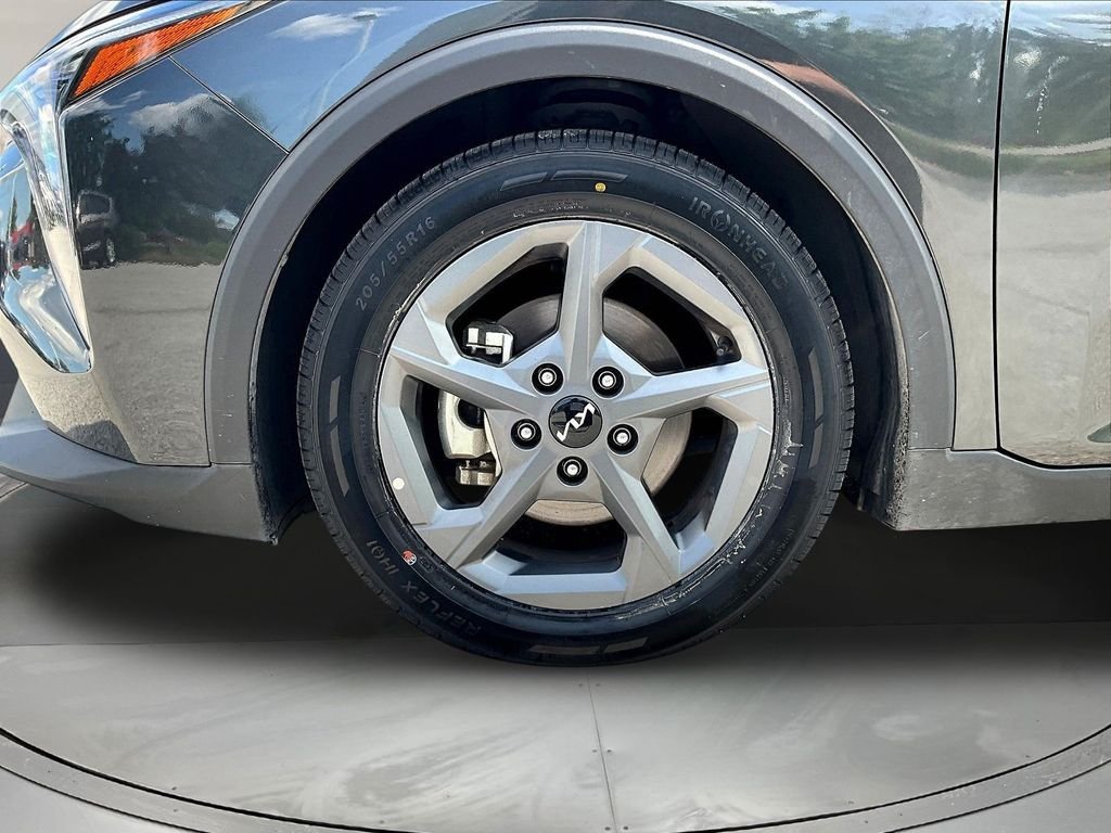 Used 2025 Gray Kia LXS image 34
