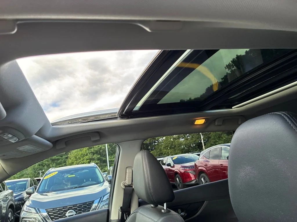 Certified Used 2017 Black Nissan SL image 23