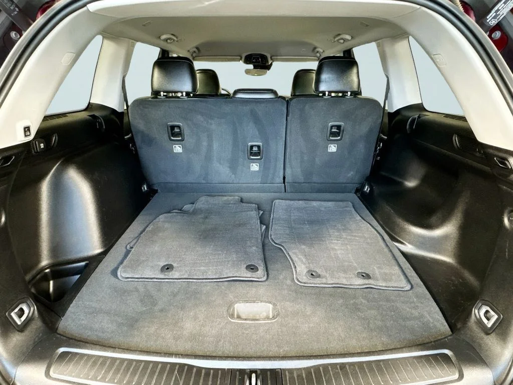 Used 2023 Velvet Jeep Limited image 19