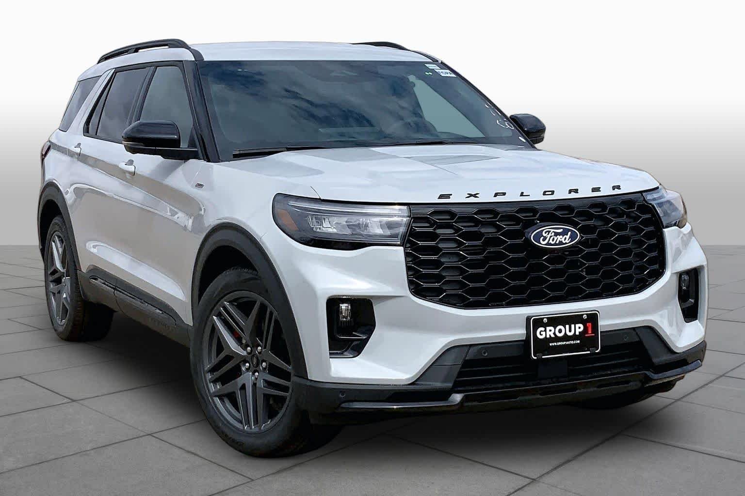 New 2027 Avalanche Gray Ford ST-Line image 2