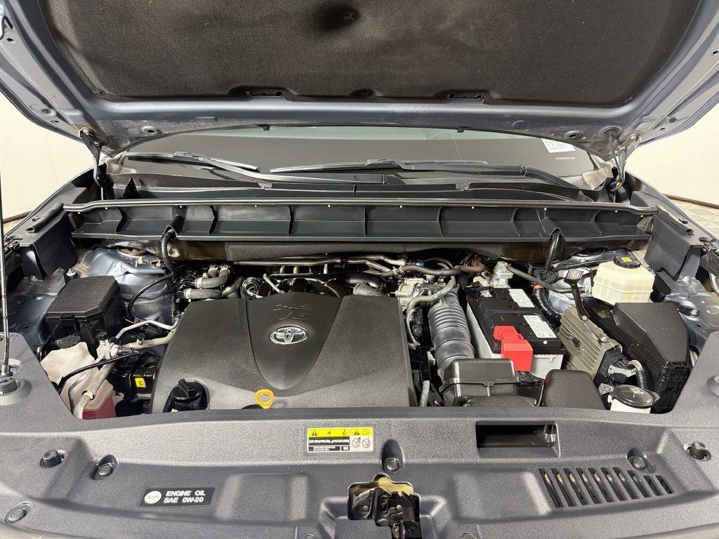 Used 2021  Toyota XLE image 32