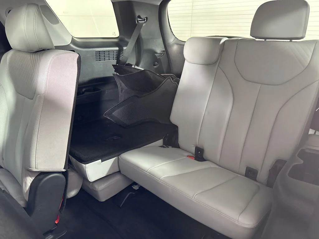 Used 2023 Silver Hyundai SEL image 33