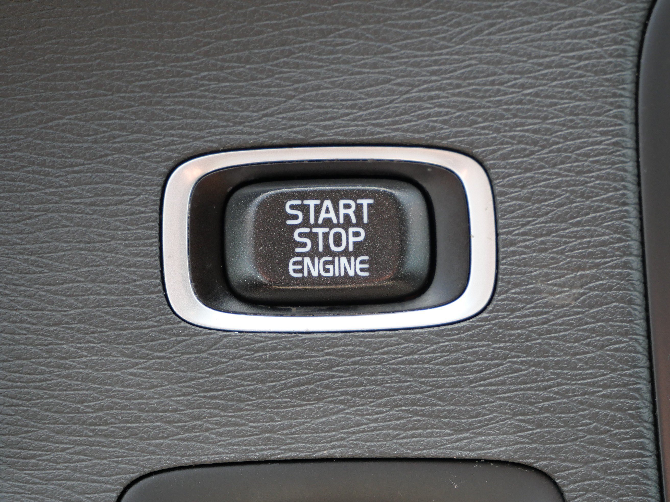 Used 2014 Red Volvo T5 image 31