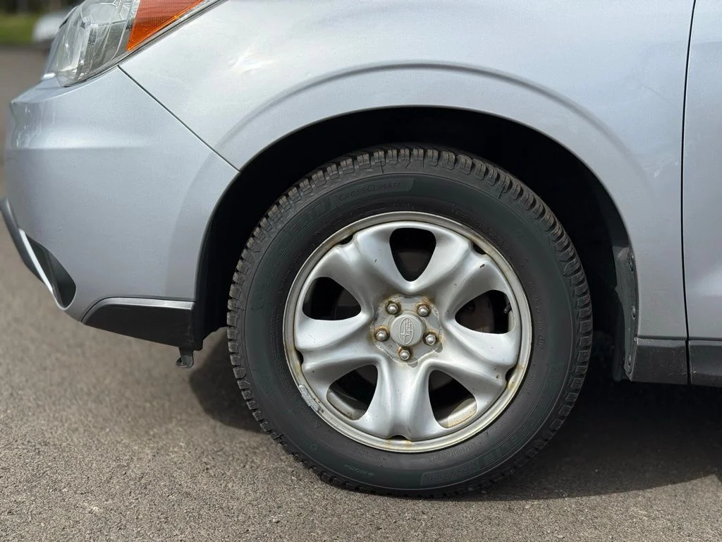 Used 2014 Silver Subaru 2.5i image 9