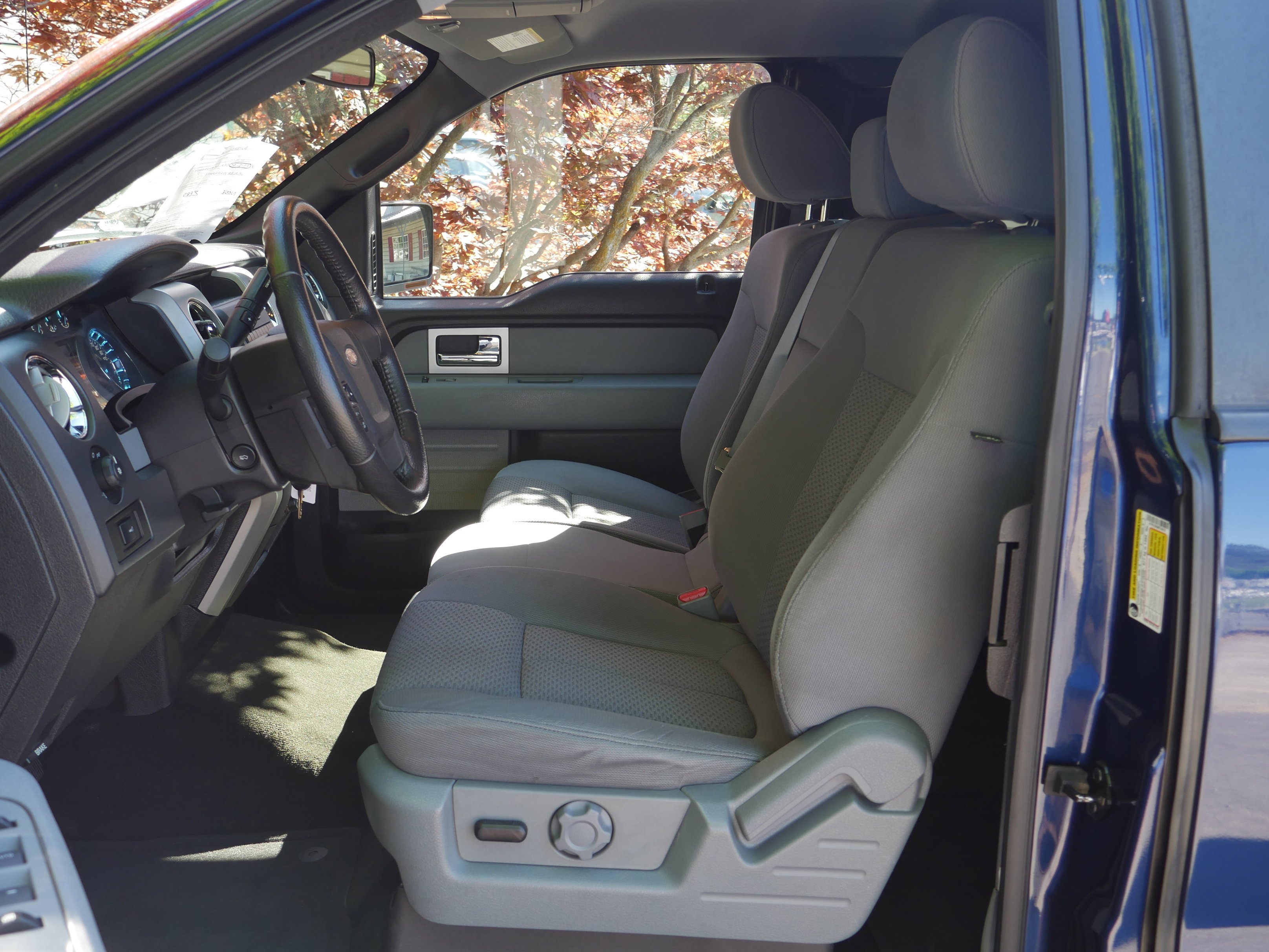 Used 2011 Dark Blue Pearl Metallic Ford XLT image 3