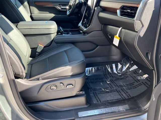 2026 GMC Yukon XL Denali - Photo 28