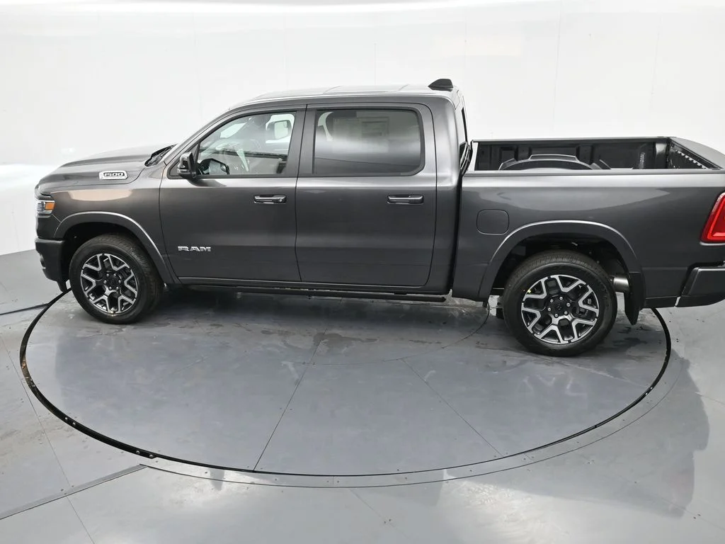 New 2026 Granite Crystal Metallic Clear-Coat Exterior Paint RAM Laramie image 32