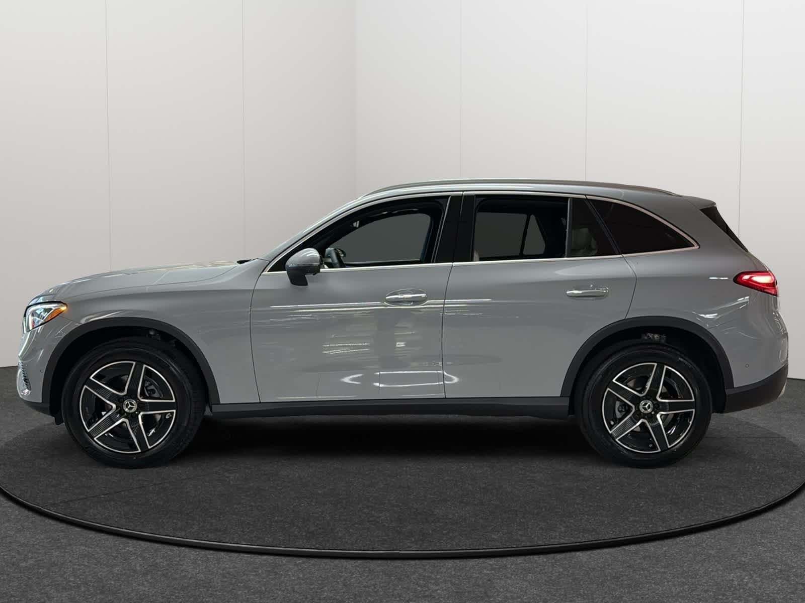 New 2027 MANUFAKTUR Alpine Grey Mercedes-Benz GLC 300 image 3