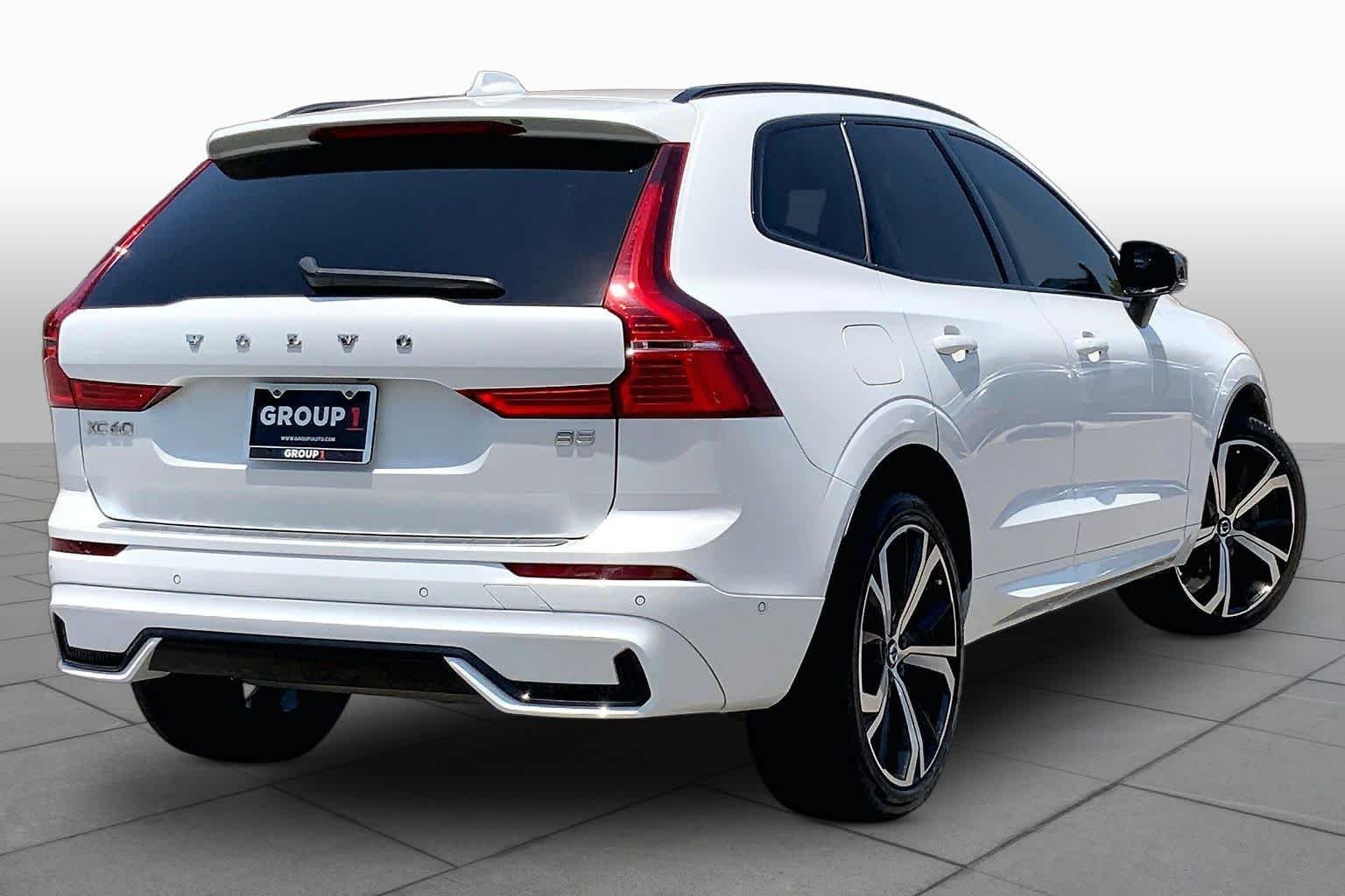 Used 2023 Crystal White Metallic Volvo Ultimate Dark Theme image 13