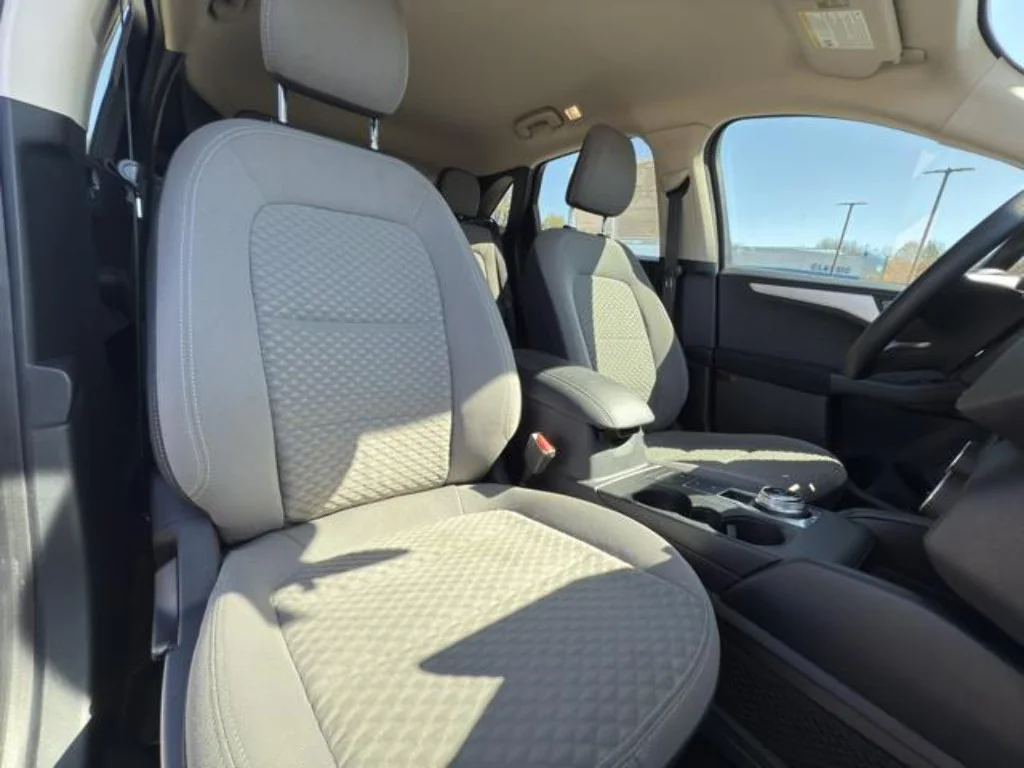 Certified Used 2020 Oxford White Ford SE image 21