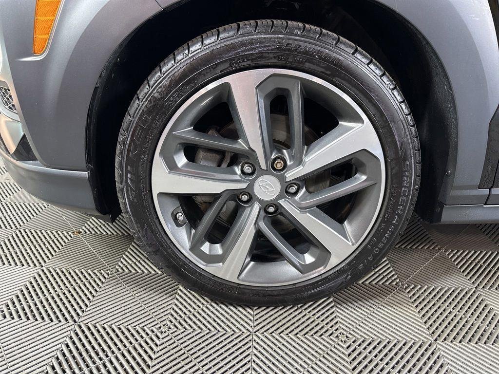 Used 2020 Ultra Black Hyundai Limited image 18