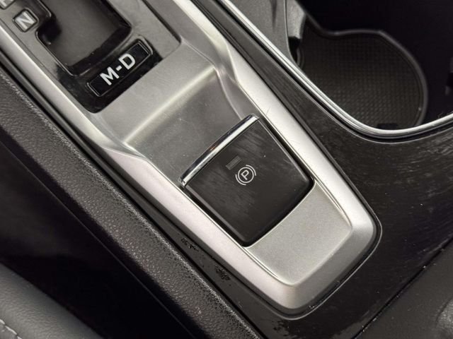 Used 2023 Ice Silver Metallic Subaru Limited image 29