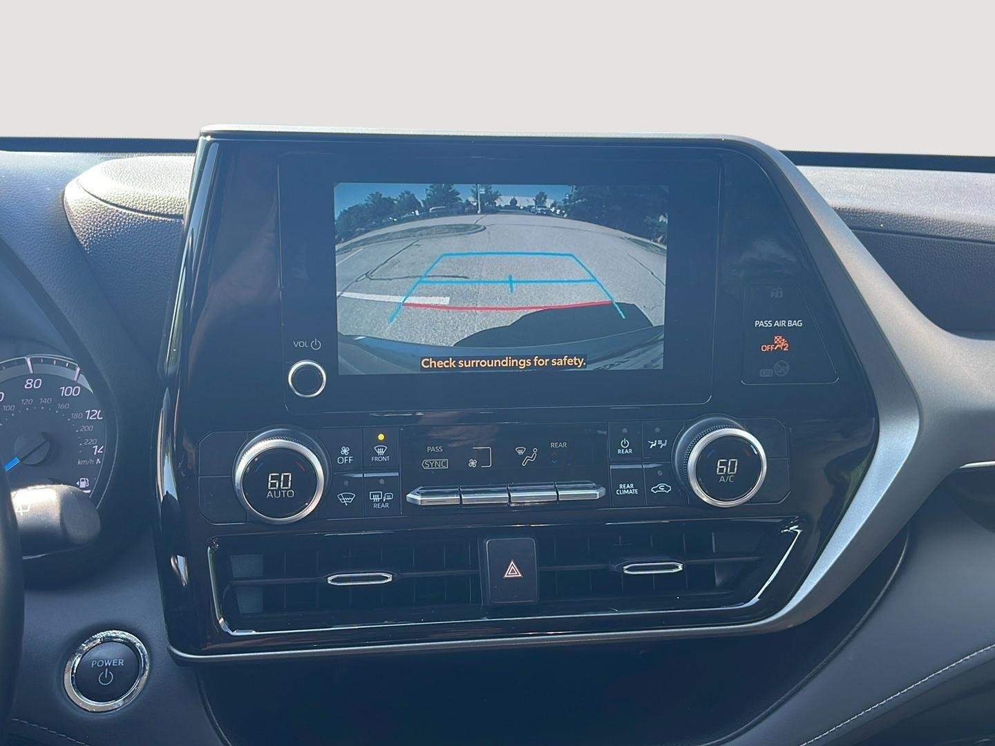 2023 Toyota Highlander LE - Photo 26