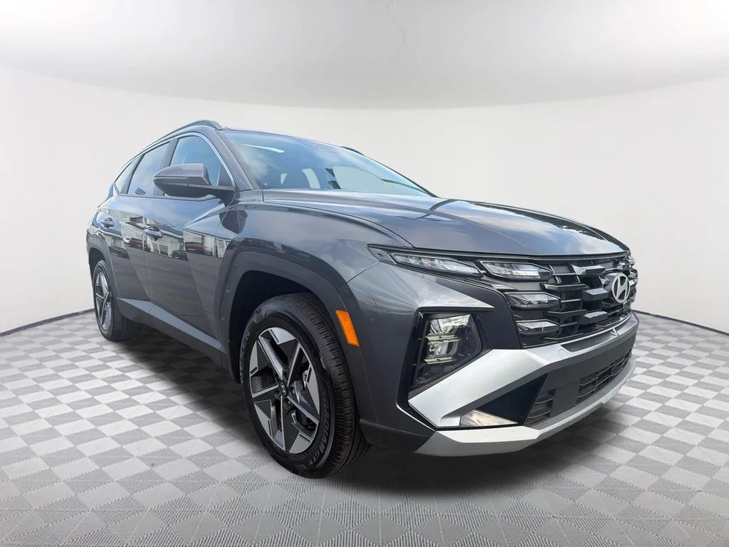 Used 2025 Gray Hyundai SEL Convenience image 3