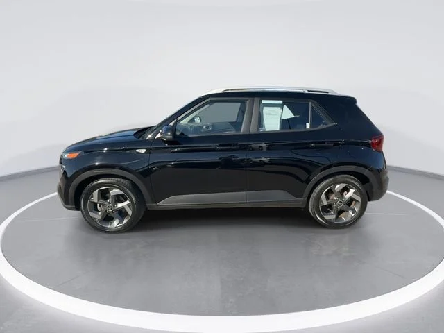 Used 2023 Black Hyundai SEL image 5