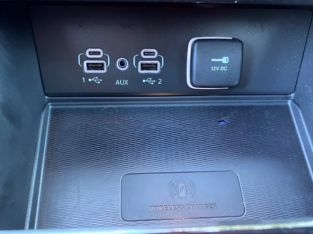 Used 2023 Red Jeep Altitude image 28