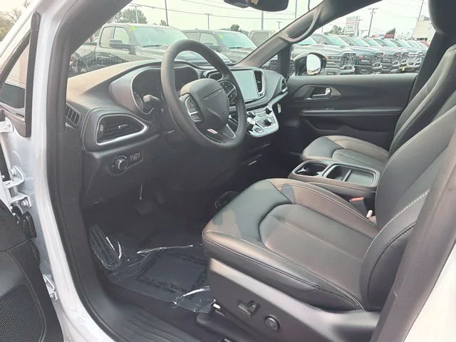 New 2027 Bright White Clearcoat Chrysler Select image 19