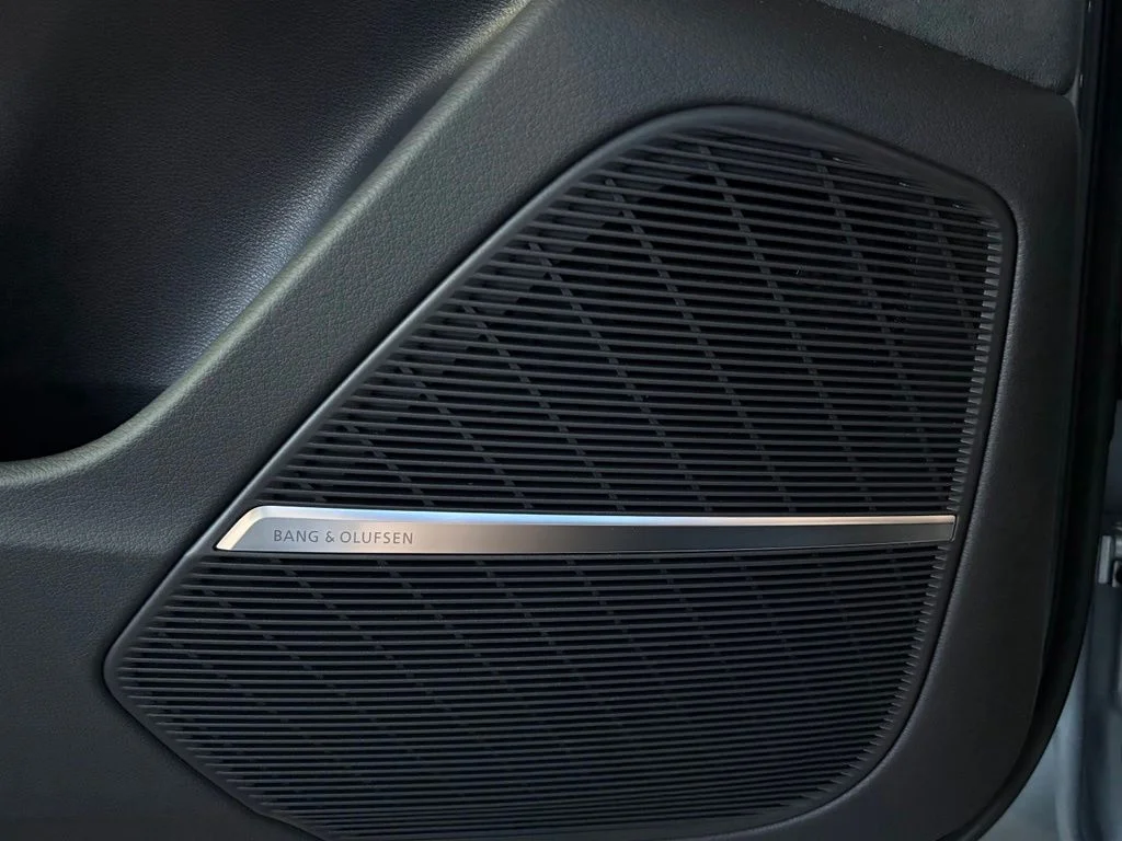 New 2027 Satellite Silver Metallic Audi 4.0T image 21
