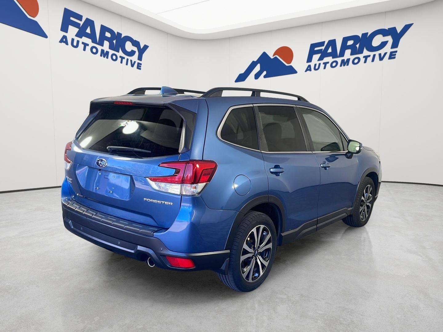 Used 2019 Horizon Blue Pearl Subaru Limited image 6