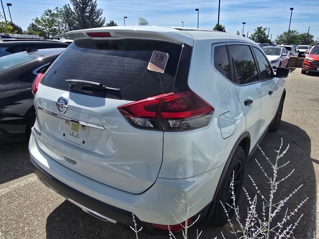 Used 2020 Glacier White Nissan S image 8