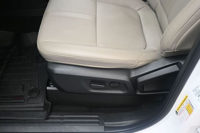 Used 2023 Oxford White Ford Lariat image 12
