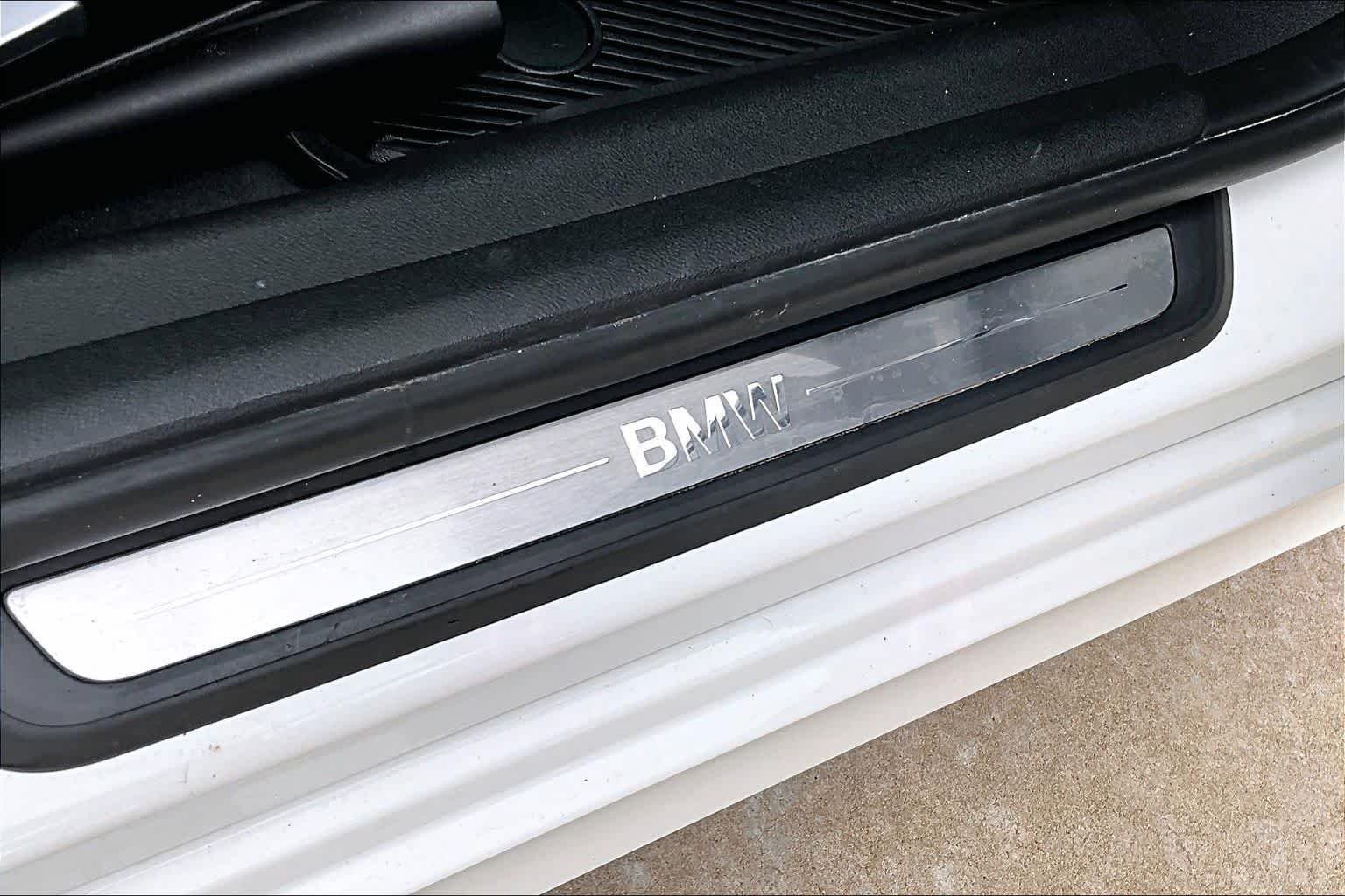 Used 2020 Alpine White BMW 330i image 10