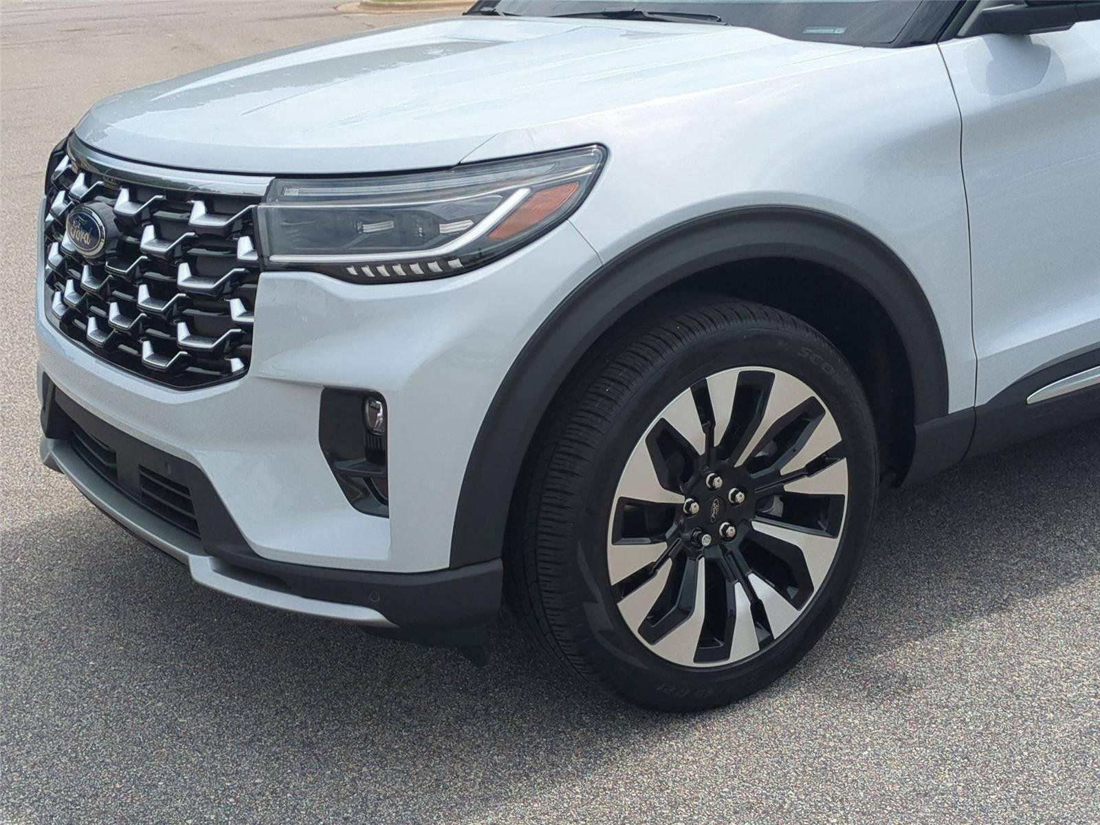 New 2026 Space White Metallic Ford Platinum™ image 9