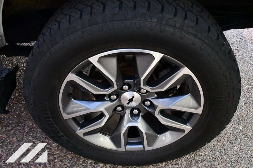 Used 2020 IRIDESCENT PEARL TRICOAT Chevrolet RST image 31