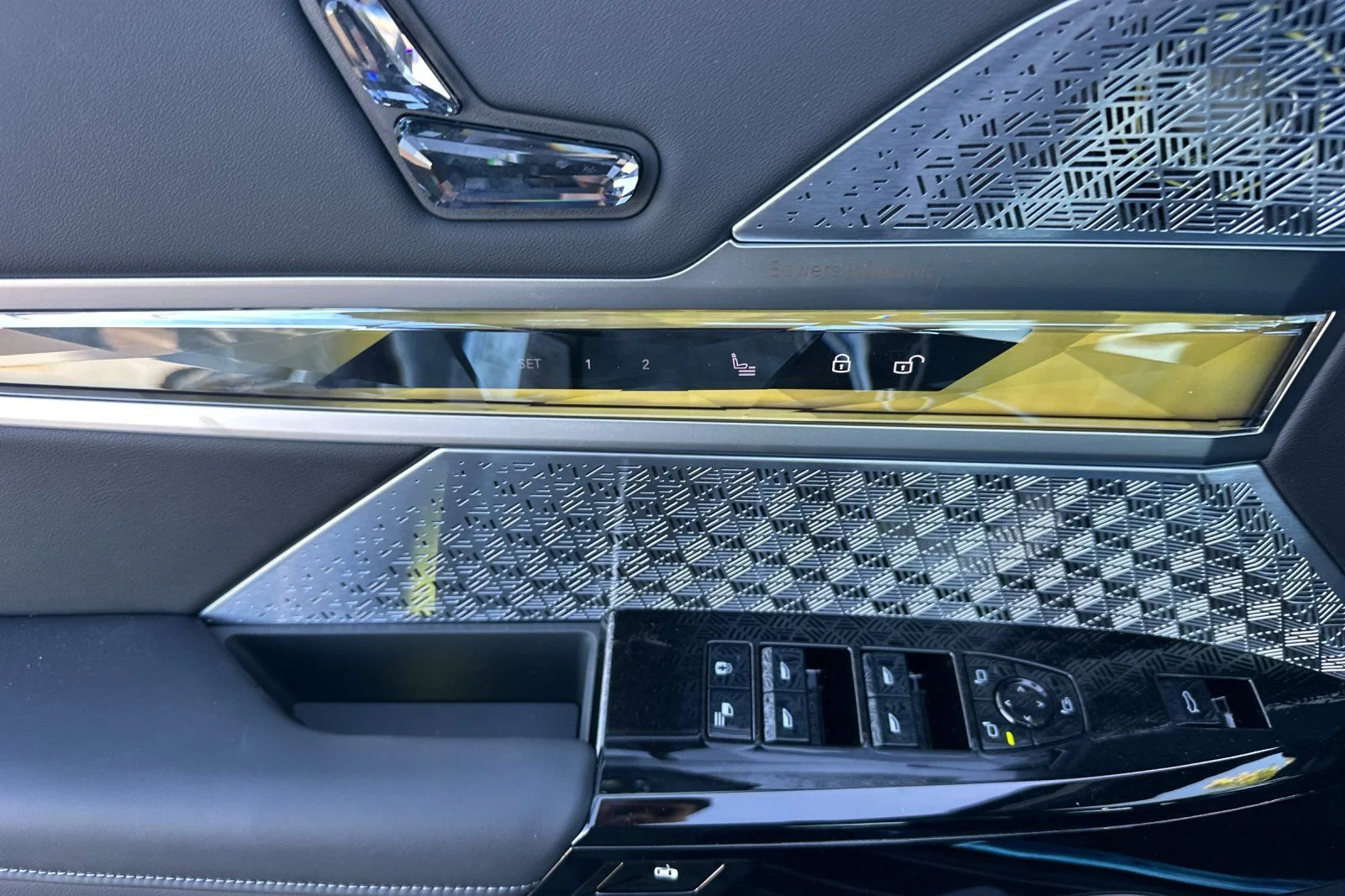 New 2026 Black Sapphire Metallic BMW xDrive60 image 8