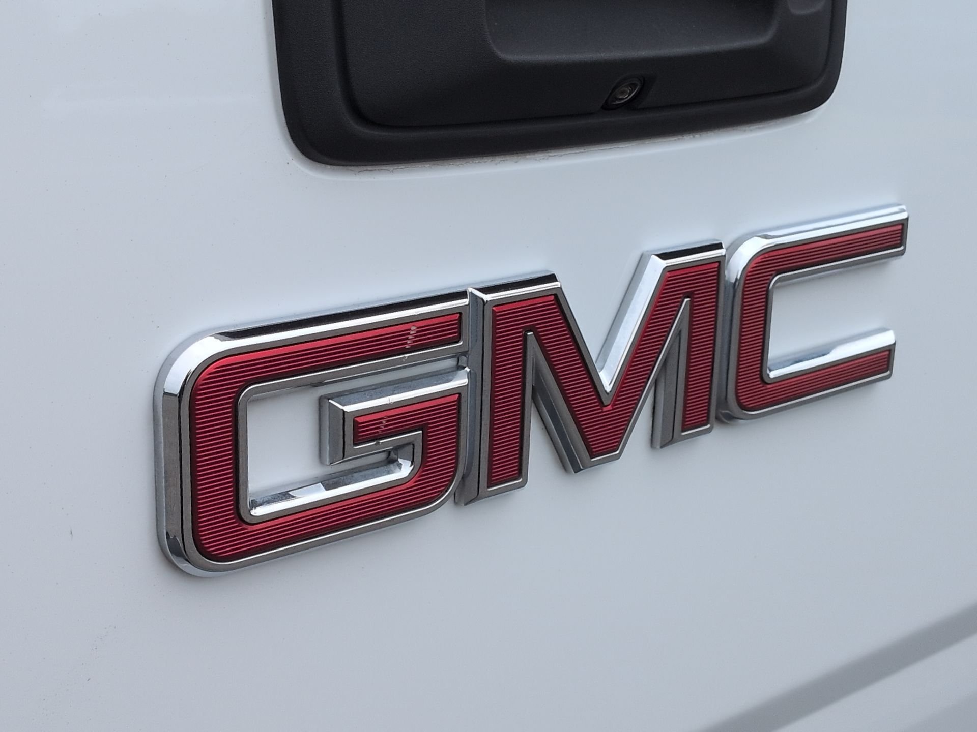 Used 2018 SUMMIT WHITE GMC 2WD Denali image 33