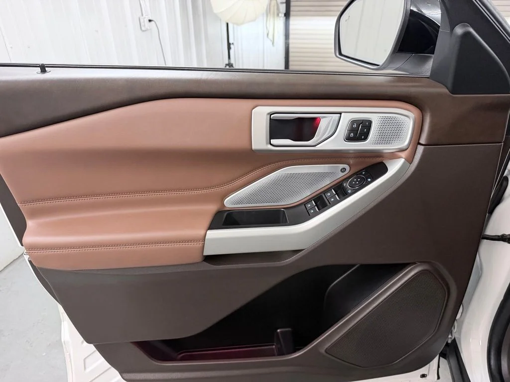 Used 2023 White Metallic Ford King Ranch image 12
