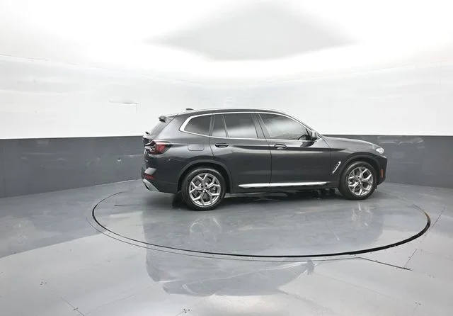 Used 2022 Dark Graphite BMW xDrive30i image 8