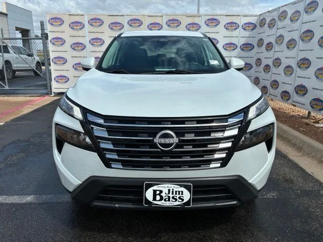 Used 2024 Everest White Pearl Nissan SV image 4