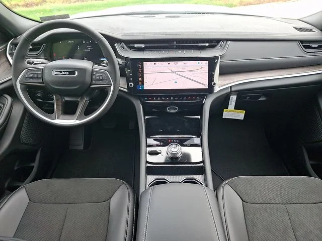 New 2026 White/off-white Jeep Laredo Altitude image 10
