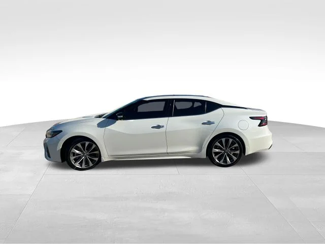 Used 2023 White Nissan Platinum image 3
