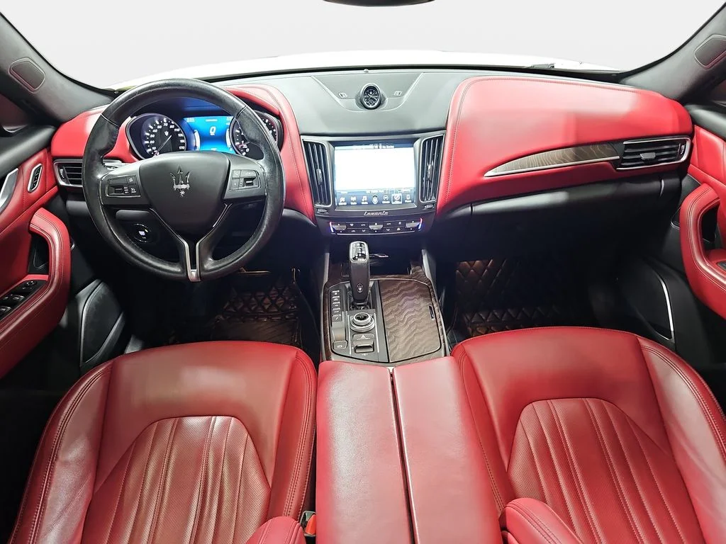 Used 2020  Maserati Base image 10