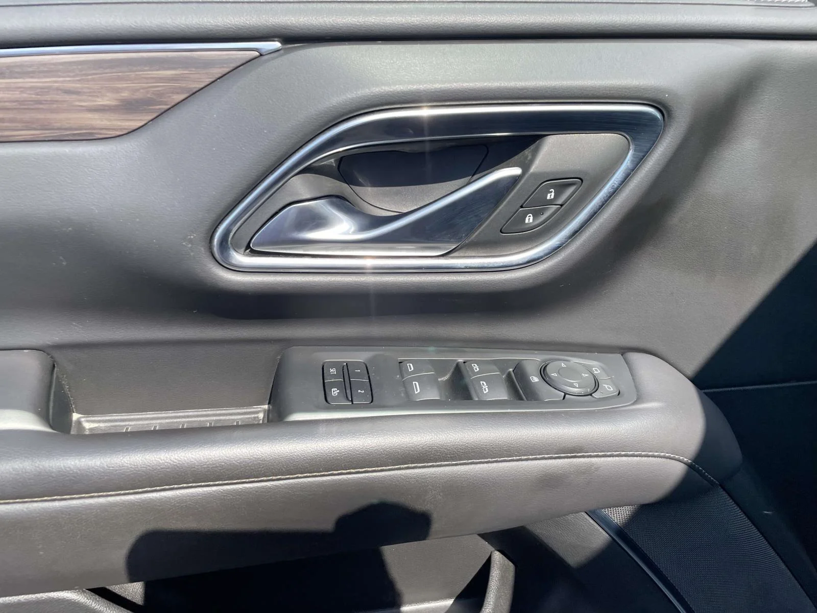 Used 2022 EMPIRE BEIGE METALLIC Chevrolet LT image 19