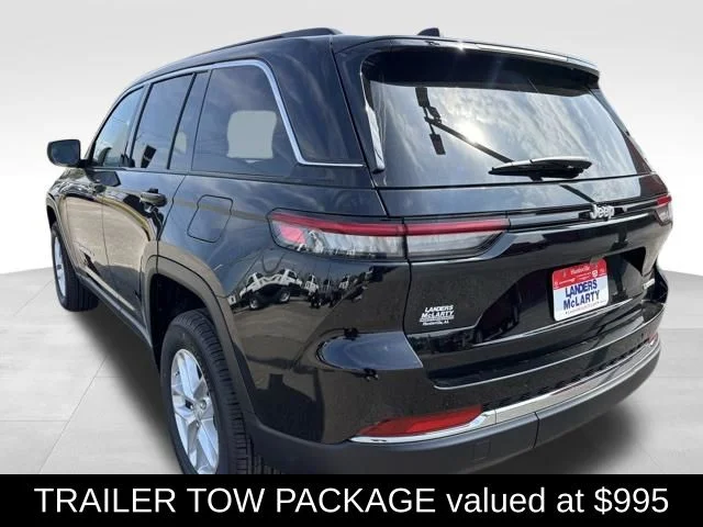 New 2026 Diamond Black Crystal Pearl-Coat Exterior Paint Jeep Laredo X image 5