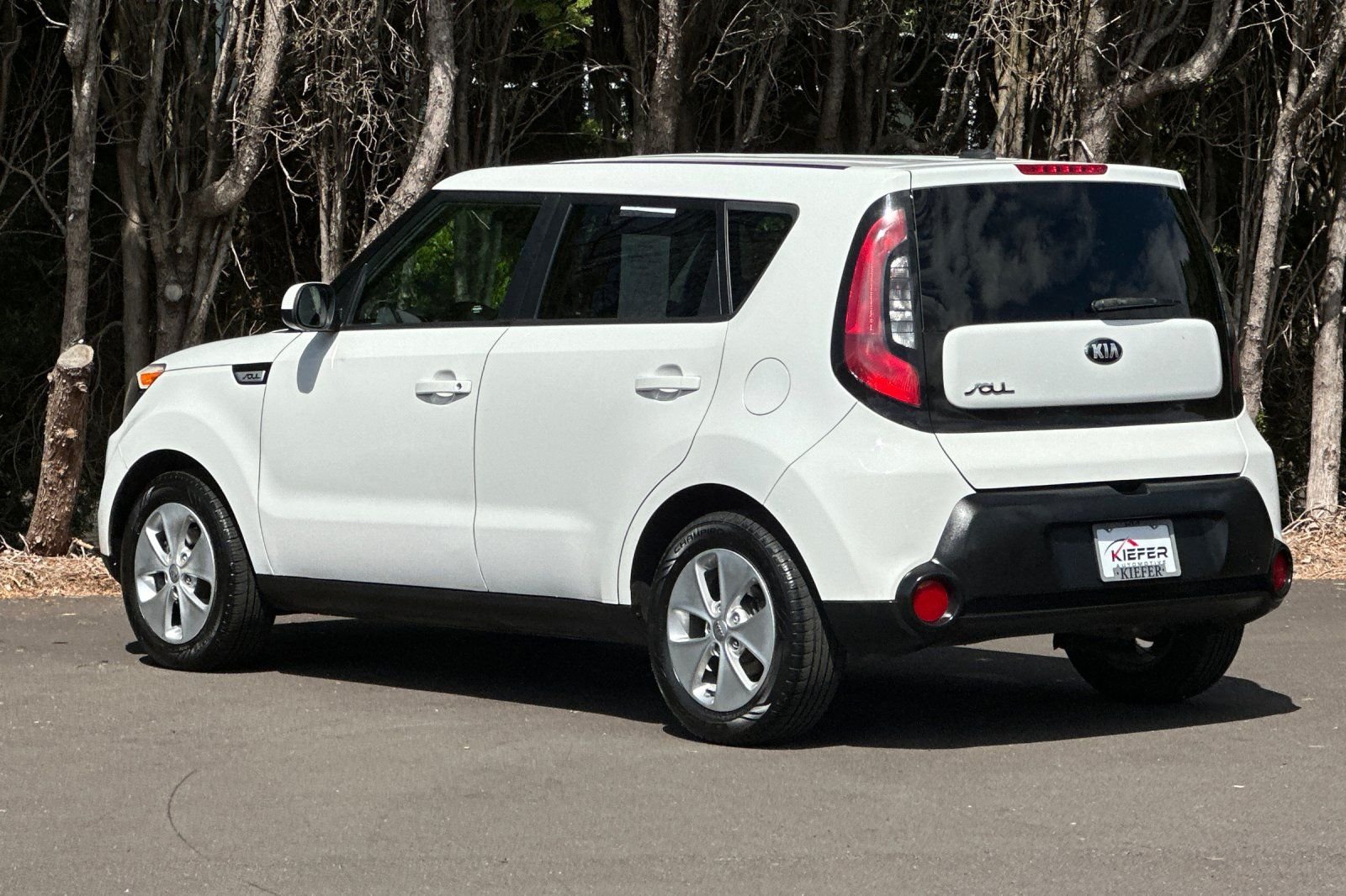Used 2015 White Kia Base image 6