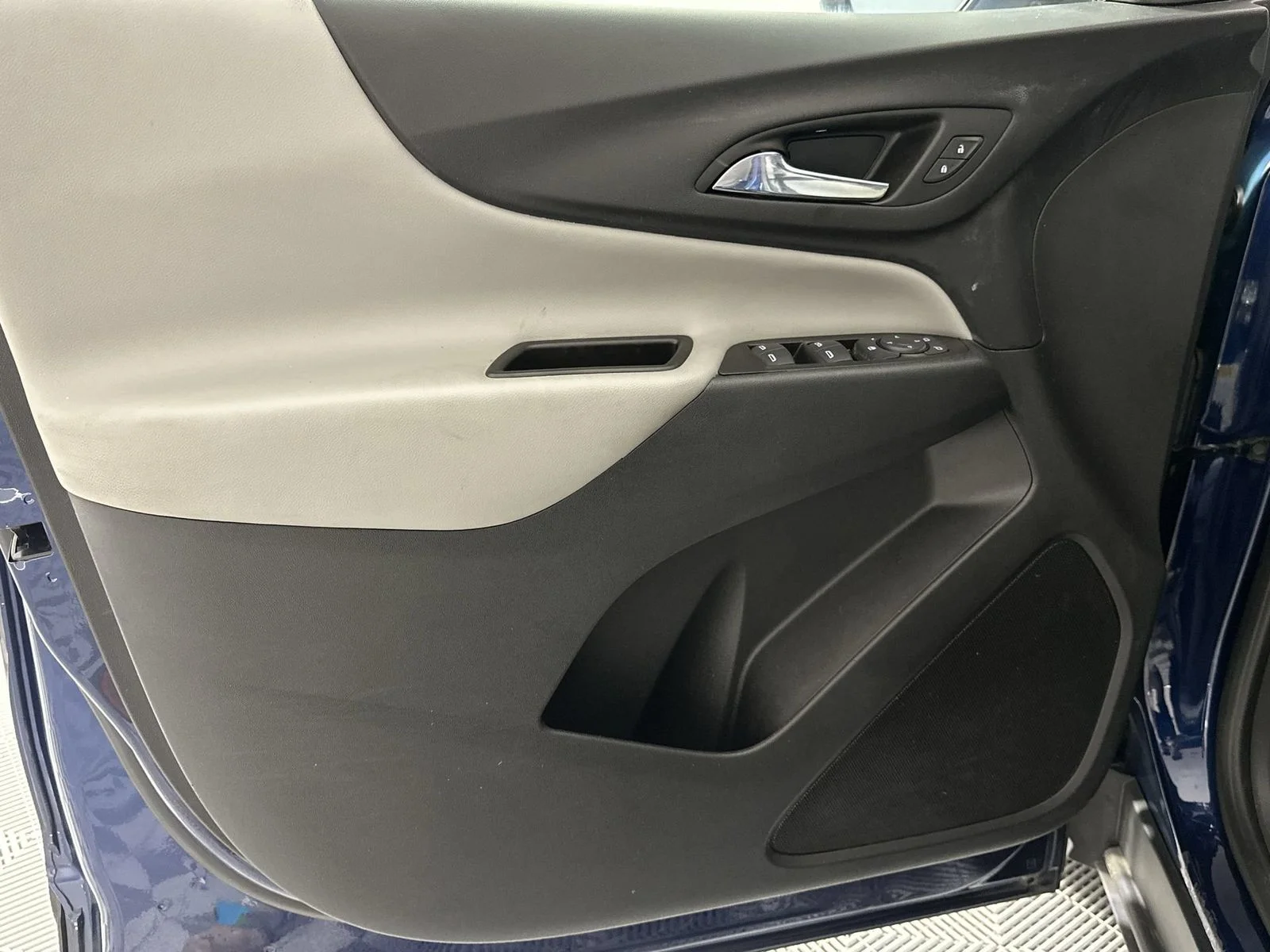 Used 2023 Blue Chevrolet LT image 28