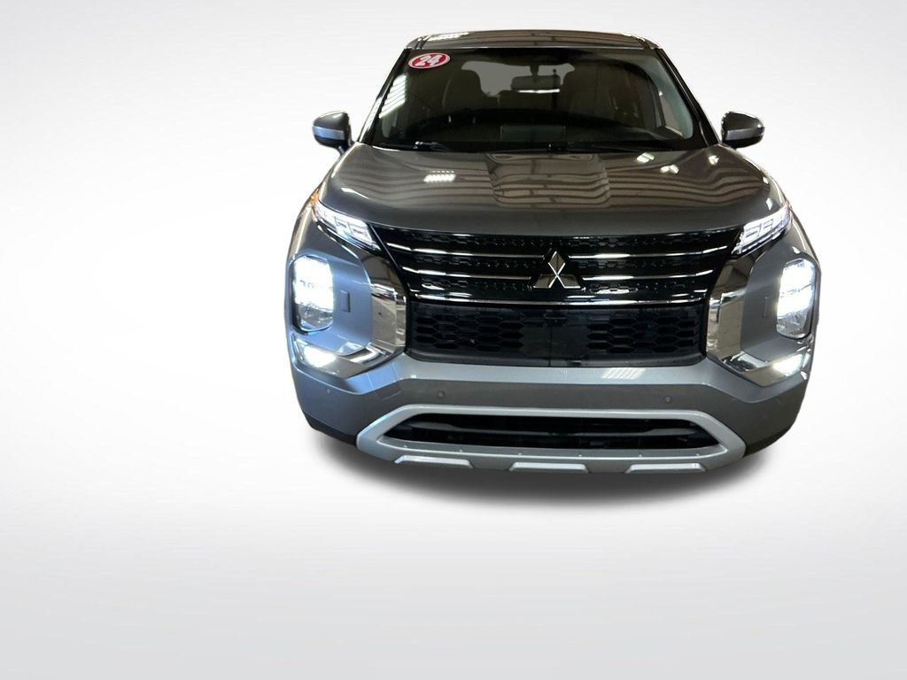 Used 2024  Mitsubishi SE image 8