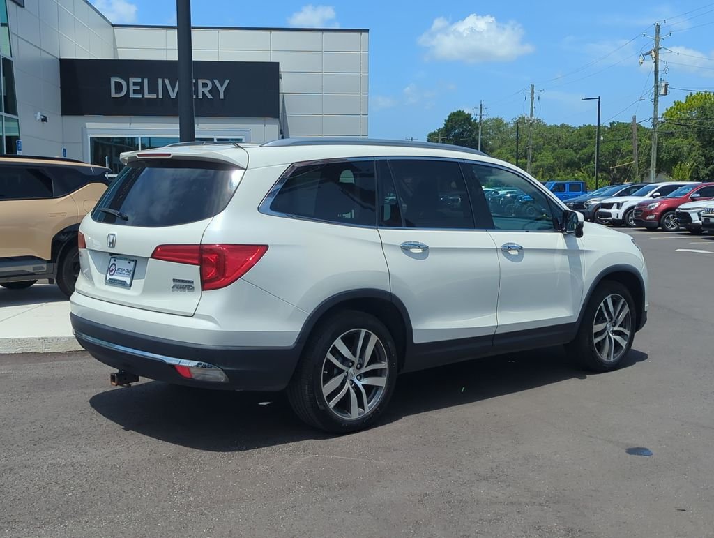 Used 2017  Honda Touring image 7