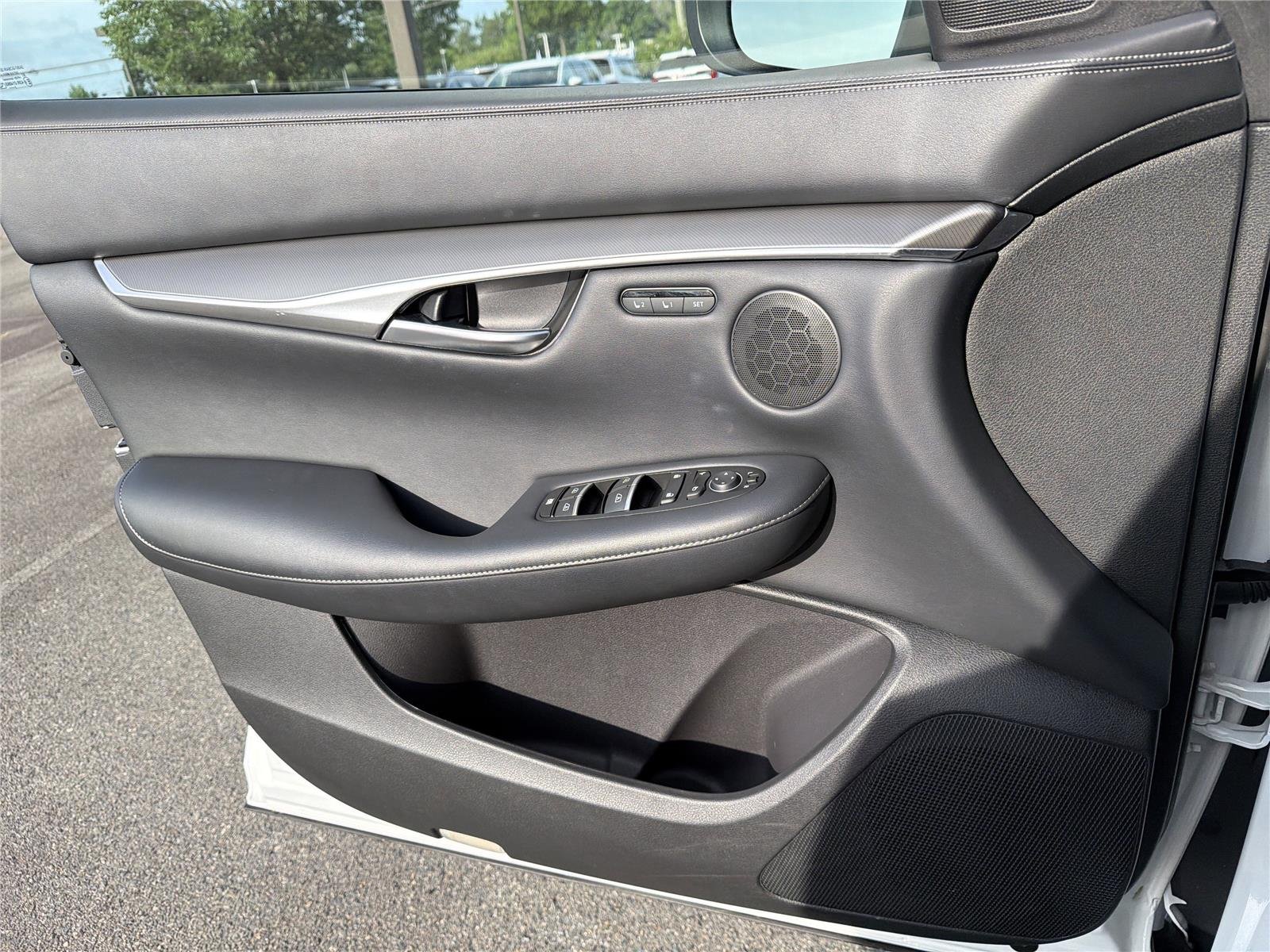 Certified Used 2024 Radiant White INFINITI LUXE image 18